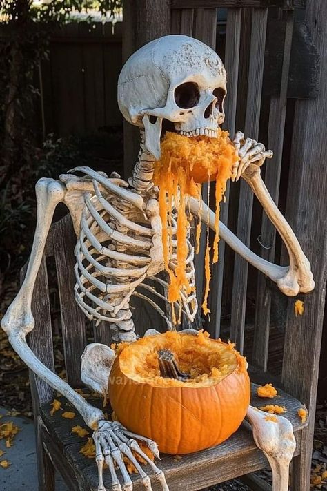 Pumpkin Front Yard Decor, Pumpkin Graveyard Decor, Skeleton And Pumpkin Decor, Diy Halloween Front Yard, Halloween Yard Scenes, Haloween Decoracion Yard, Halloween Decorations Outdoor Skeleton, Front Porch Skeleton Decor, Haunted Pumpkin Patch Yard