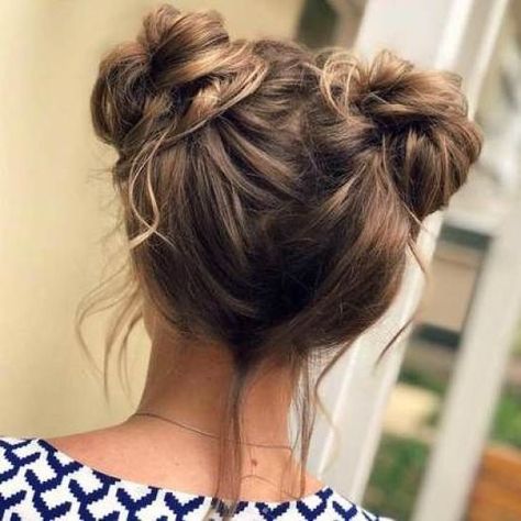 Stylish Hairstyles, A Messy Bun, Medium Blonde, Bun Hairstyle, Hair Bob, Easy Summer Hairstyles, Hairstyles For Medium Length Hair, Bob Hair, Penteado Cabelo Curto