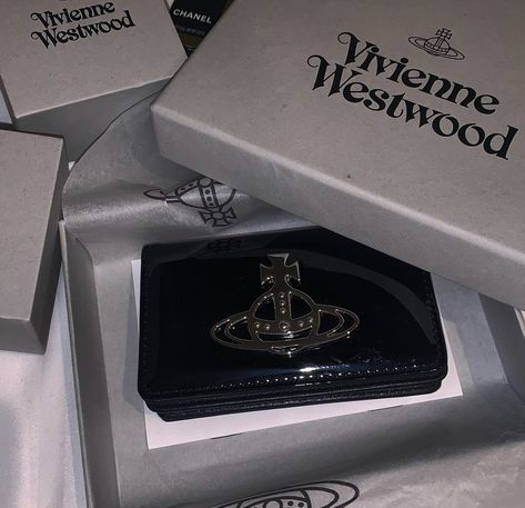 Vivienne Westwood Bag Aesthetic, Vivian Me Westwood Necklace, Vivienne Westwood Bags Aesthetic, Vivienne Westwood Keychain, Vivien Westwood Wallet, Maladaptive Daydreaming, Cute Wallets, Birthday List, Bagpack