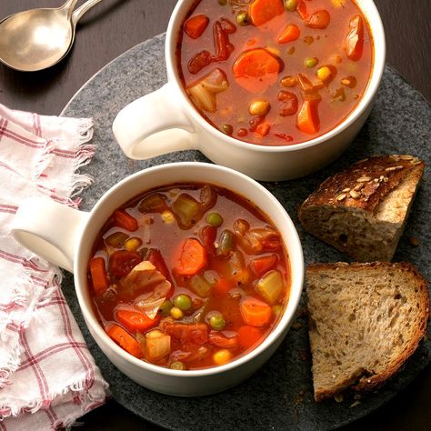 Hearty Vegetable Soup Best Vegetable Soup Recipe, Hearty Vegetable Soup, Sauteed Carrots, Homemade Soup Recipe, Vegetable Soup Recipes, Veggie Soup, Think Food, Hearty Soups, Homemade Soup