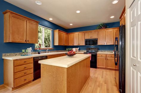 If you have honey oak in your home and want to change up its look, you can still use a fresh coat of paint to liven up your walls and tame those cabinets. Oak Kitchen Cabinets Wall Color, Honey Oak Trim, Oak Wood Trim, Blue Kitchen Walls, Best Wall Colors, Honey Oak Cabinets, Paint For Kitchen Walls, Oak Trim, Oak Kitchen Cabinets