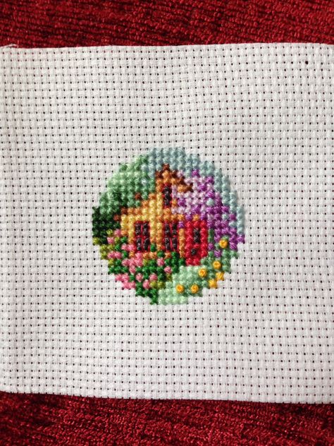 Cross Stitch Pattern Flower, Cross Stitch Ending Thread, Minimalist Cross Stitch, Small Cross Stitch Designs, Cross Stitch Patterns Mini, Cross Stitch Patterns Simple, Cross Stitch Pixel Art, Cross Stitch Small Pattern, Tiny Cross Stitch Flowers