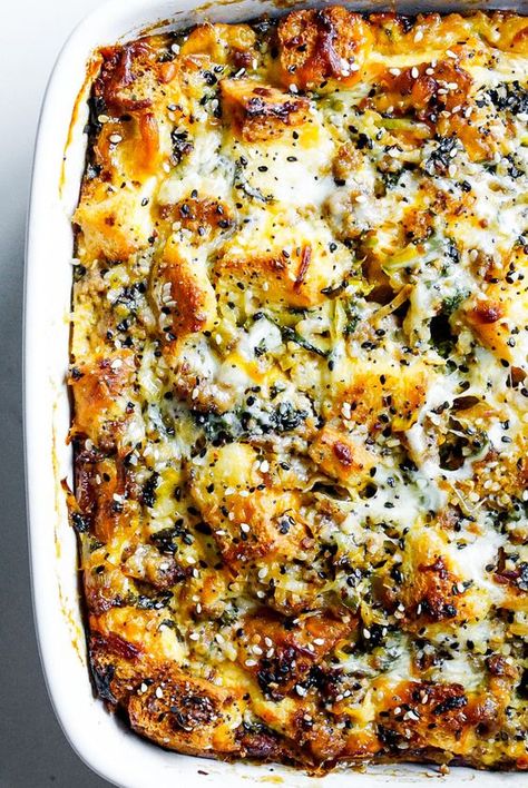 27 Make-Ahead Breakfasts | Ham & Cheese Casserole foodiecrush Tailgate Breakfast, Sliders Breakfast, Holiday Breakfast Recipes, Everything Bagel Breakfast, Team Breakfast, Strata Recipes, Bagel Breakfast, Breakfast Strata, Breakfast Bagel