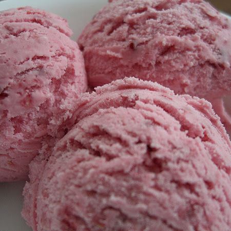 Ben & Jerry's Raspberry Ice Cream recipe Raspberry Ice Cream Recipe, Semifreddo Recipe, Mall Food Court, Raspberry Ice Cream, Low Carb Ice Cream, Ice Cream Maker Recipes, Homemade Ice Cream Recipes, Fresh Raspberries, Ice Cream Recipe