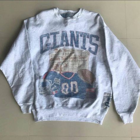 Vintage Crewneck Outfit Men, Vintage Football Crewneck, Vintage Sports Crewneck, Vintage Graphic Sweatshirt, Crewneck Graphic Design, Vintage Nfl Sweatshirt, Vintage Crewneck Aesthetic, Vintage Crewneck Outfit, Thrifted Crewneck