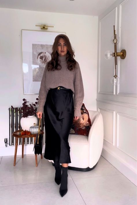 Slip Skirt Outfit Winter, Silk Skirt Outfit Winter, Silk Midi Skirt Outfit, Satin Skirt Outfit Classy, Satin Midi Skirt Outfit, Midi Skirt Outfit Winter, Silk Skirt Outfit, Satin Outfit, Long Silk Skirt