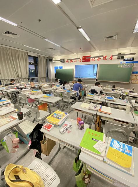 china high school classroom China High School, Korean School Aesthetic, Organized Bedroom, Exam Season, Study In China, School Building Design, Best Study Tips, American High School, Korean Photo