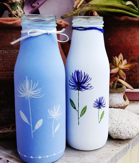 Paintings On Glass Bottles, Bottle Art For Plants, Aesthetic Bottle Painting Easy, Bottel Paintings Aesthetic, Small Glass Bottle Painting, Glass Colours Painting On Bottles, Glass Bottle Painting For Plants, Bottle Painting Flower Design, Painting Glass Jars