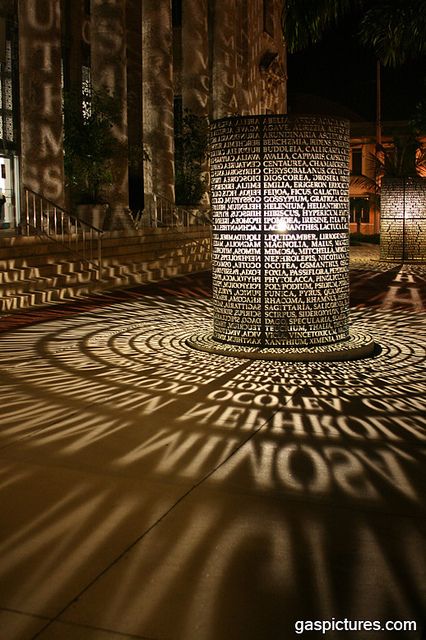 معرض فني, Vitrine Design, Light Art Installation, Antony Gormley, Desain Lanskap, Shadow Art, Exhibition Display, Light Sculpture, Hem Design