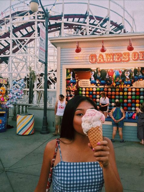 2019 Nostalgia, Angie Velasco, Street Style Photography, Summer Fair, Summer Goals, Summer Plans, Instagram Pose, Summer Feeling, Summer Dream