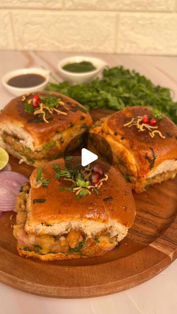 Alisha Bansal on Instagram: "Crispy Chatapata Pav 
For complete detailed recipe, check out the link in bio 

Follow @anyonecancookwithdr.alisha for more such easy recipes 

Ingredients: 
Boiled Chickpeas 1 cup 
Boiled potato 1 small 
Onion 1 small ( finely chopped) 
Tomato 1/2 ( finely chopped) 
Green chilli 1 ( finely chopped)
Coriander leaves 1 tbsp 
Salt  1 tsp or to taste 
Black salt 1/2 tsp
Chat Masala 1 tsp 
Roasted Cumin seed powder 1 tsp 
Red chilli powder 1/2 tsp
Lemon 1 
Imli chutney 1/2 tbsp 
Pomegranate 
Pav 
Butter 
Coriander leaves 
Kashmiri red chilli powder 

#snacks #snacksforkids #eveningsnacks #foodvideos #recipereels #recipes #recipevideos #videos #foodies #instafood #instareels #dralisharecipes #anyonecancookwithdralisha #cooking #cookingvideo #cook #teatimesnacks #lif Masala Pav Recipe Video, Indian Snacks For Party, Masala Pav Recipe, Easy Evening Snacks, Chat Masala, Chats Recipe, Chilli Potato, Pav Recipe, Potato Snacks