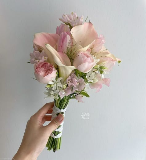 Wedding Flowers Simple Bouquet, Pink Flower Corsage, Tulip Bouquet Wedding, Light Pink Bouquet, Prom Flowers Bouquet, Pastel Bridal Bouquet, Brides Flowers Bouquet, Small Bridal Bouquets, Small Wedding Bouquets