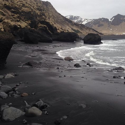 Maui Black Sand Beach, Black Sand Beach Hawaii, Black Sand Beaches, Beach Model, This Is Your Life, Black Sand Beach, Beach Wallpaper, Big Waves, Black Sand