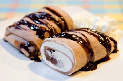 Crepes With Pancake Mix, Basic Crepe Recipe, Stuffed Crepes, Asian Side Dishes, Chocolate Crepes, Food Tech, Warm Chocolate, Best Ice Cream, Ice Cream Desserts