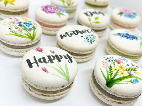 𝗺𝗮𝗰𝗮𝗿𝗼𝗻𝘀 𝗯𝘆 𝗺𝗲𝗴𝗮𝗻 on Instagram: "Happy Mother’s Day 💐 Wishing mothers of all kind a very happy Mother’s Day. Thank you for everything you to do! You are so loved 🥰 #floralmacarons #mothersdaymacarons #handpaintedmacarons #custommacarons #flowermacarons #handpaintedflorals #yycmacarons #yyceats #macaronsbymegan #macaronstagram #cutemacarons #macarons" Mother’s Day Macaron, Custom Macarons, Happy Mother, Macaroons, Very Happy, Business Ideas, Mini Cheesecake, Happy Mothers, Cookie Decorating