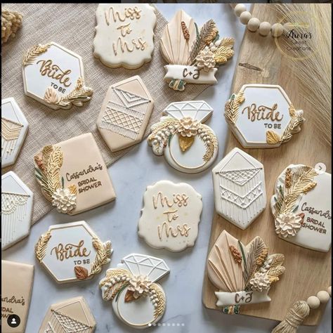 Bridal Shower Brunch Decorations, Wedding Cookies Decorated, Bride Cookies, Wedding Shower Cookies, Engagement Cookies, Bridal Cookies, Country Bridal Shower, Fun Bridal Shower Games, Bridal Shower Cookies