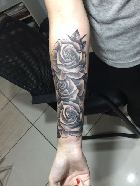 Half Sleeve Rose Tattoo, Tato Lengan Bawah, Rose Tattoo Forearm, Rose Tattoo On Arm, Half Sleeve Tattoos Forearm, Tato Dada, Rose Tattoo Sleeve, Rose Tattoos For Men, Rose Tattoos For Women