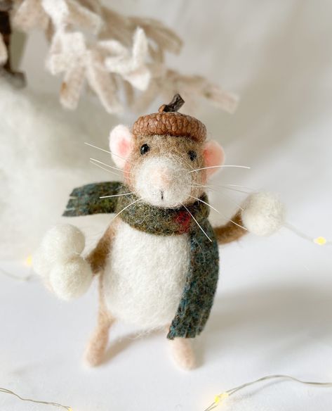 Wooden Sleigh, Needle Felted Mouse, Felted Mouse, Needle Felted Christmas, Wool Needle Felting, Felt Mouse, Christmas Mouse, Felt Christmas Ornaments, Needle Felted Animals