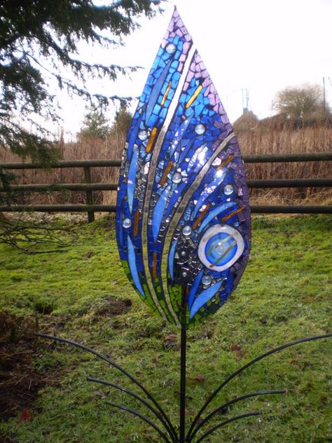 Beautiful Katie Green, زجاج ملون, Green Mosaic, Mosaic Garden Art, Mosaic Stained, Glass Garden Art, Mosaic Garden, Stained Glass Designs, Stained Glass Projects