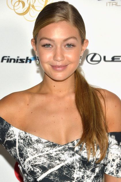 Hadid Hairstyles, Gigi Hadid Hair, Gigi Hadid Beauty, Ponytail Hairstyles Easy, Side Part Hairstyles, Simple Ponytails, Sleek Ponytail, Low Ponytail, Celebrity Beauty