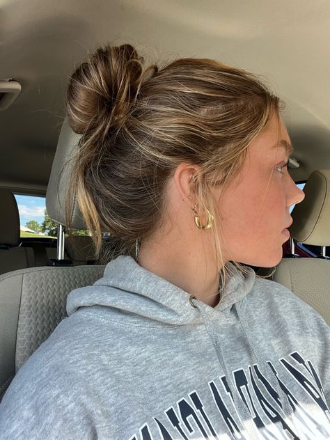 earrings | piercings | bun | hair Beach Messy Bun, Airport Hair, Hairstyles For Blondes, Hairstyle For Wedding Party, Hairstyles With Accessories, Hoodie Hairstyles, Airport Hairstyles, Hair In Bun, Bubble Braid Hairstyles