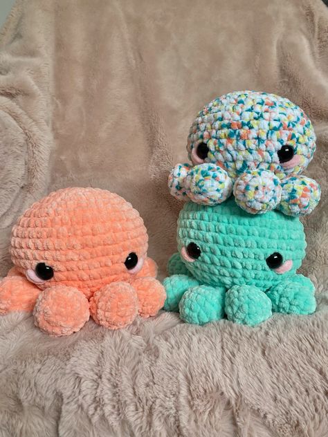 Big Crochet Octopus, Crochet Plush Octopus, Crochet Plushies Animals, Cute Crochet Animals Easy, Summer Crochet Plushies, Huge Crochet Plushies, Blue Things To Crochet, Toys Quotes, Chunky Yarn Crochet