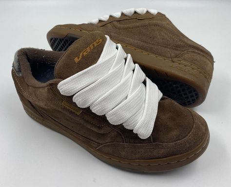 90s Shoes Sneakers, Snicker Shoes, Shoes 90s, Skater Outfit, Grunge Shoes, 90s Shoes, Gentleman Lifestyle, Fly Shoes, Skater Shoes