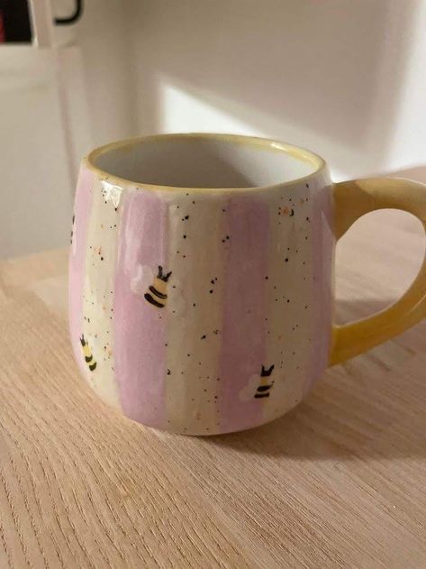 Pottery Cup Painting Ideas, Aesthetic Pottery Ideas, Ceramic Cup Painting Ideas, Potter Painting Ideas, Color Me Mine Ideas Inspiration, Pottery Painting Ideas Aesthetic, Crock A Doodle, Mug Aesthetic, Diy Keramik