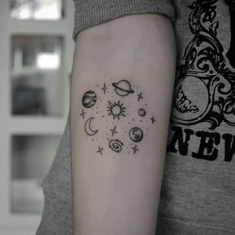 Planet Tattoo, Maori Tattoos, Planet Tattoos, Small Girl Tattoos, Small Meaningful Tattoos, Small Wrist Tattoos, Space Tattoo, Vintage Tattoo, Trendy Tattoos