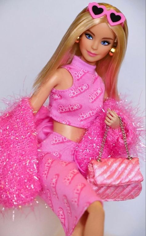 Barbie supermodel Barbie Funny, Barbies Pics, Barbie Halloween, Barbie Cartoon, Barbie Images, Pink Lifestyle, Barbie Costume, Im A Barbie Girl, Doll Clothes Barbie