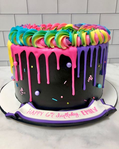 Neon Cake Aesthetic, Rave Birthday Cake, Black And Neon Birthday Cake, Neon Birthday Cupcakes, Colorful Drip Cake, Black Light Cake Ideas, Neon Theme Birthday Cake, Neon Cakes Ideas, Neon Unicorn Cake