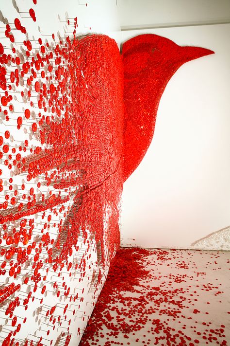 Ran Hwang Uses Buttons to Create Large-Scale Installations | Hi-Fructose Magazine Charcoal Drawings, Red Decor, Red Bird, Lukisan Cat Air, Push Pins, Wow Art, Button Art, Sculpture Installation, Land Art