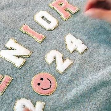 Diy Senior Sweatshirt, Diy Senior Sweatshirts Ideas, Senior Sweatshirts Ideas Diy Patches, Senior Hoodies Diy, Senior Sweatshirts Ideas Diy, Senior Sweatshirts Ideas, Senior Hoodies Design Ideas, Diy Hoodies, Hoodies Design Ideas