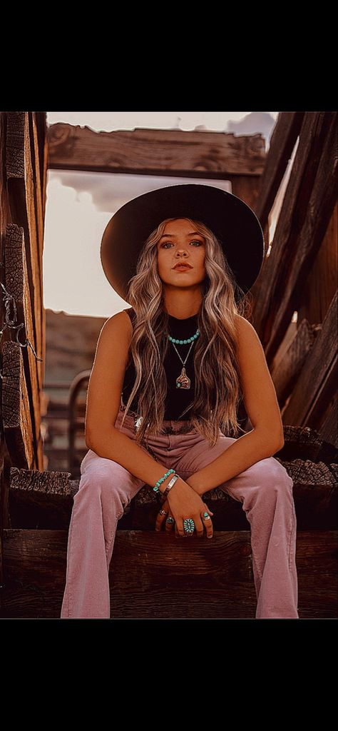 Western Outfits Photography, Waist Cinching Outfits, Western Outfits For Picture Day, Country Outfits Senior Pictures, Fall Western Photoshoot Outfits, Western Wear Photoshoot, Summer Western Senior Pictures, Cowgirl Pics Aesthetic, Senior Picture Country Outfits