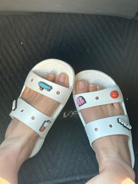 Slippers Heels, Crocs Slides, Sandal Slippers, Slides Outfit, Crocs Fashion, Heels Sneakers, Shoe Inspo, Sneaker Heels, Slip On Sandal