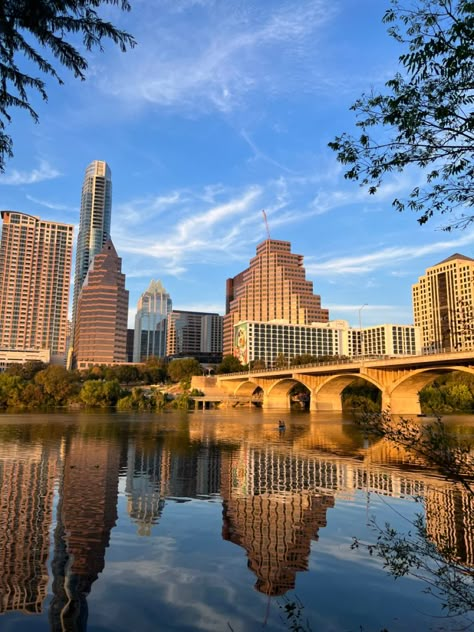 Austin City Aesthetic, Lady Bird Lake Austin Texas, Austin Texas Apartment Aesthetic, Austin Asthetic, Texas Aesthetic Girl, Downtown Austin Texas Aesthetic, Texas City Aesthetic, Austin Tx Aesthetic, Ut Austin Aesthetic