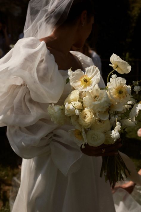 Wedding Ideas 2024, Wedding Sari, Cotswolds Wedding, Vogue Wedding, Ethereal Wedding, Countryside Wedding, Wedding Mood, Bride Bouquets, Bridal Flowers