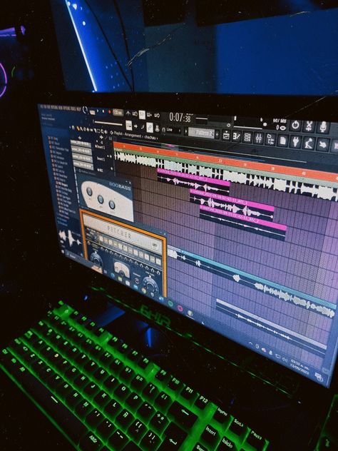 Fl studio, hacer una cancion Beat Making Aesthetic, Rap Studio Aesthetic, Rapping Studio, Producing Music Aesthetic, Fl Studio Aesthetic, Music Producer Aesthetic, Producer Aesthetic, Rap Studio, Recording Studio Aesthetic