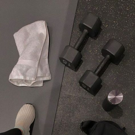 Workout aesthetic self love motivation all black workout aesthetic dumbbell workout Modest Gym, Modest Gym Outfit, Evan Buckley, Fitness Vision Board, Oc Board, Killer Workouts, Cute Workout Outfits, Cute Gym Outfits, Workout Aesthetic