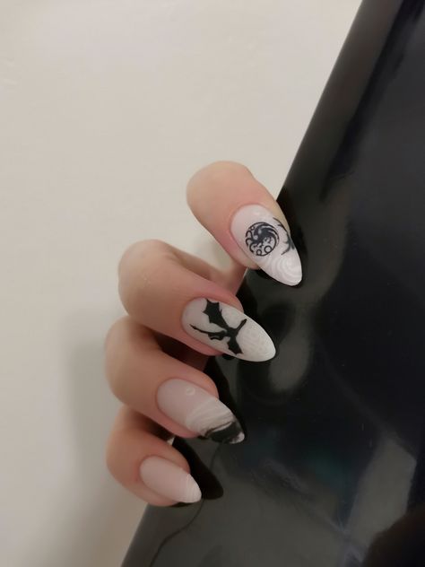 #houseofthedragon #hbo #nails #nailart #nailpolish #naildesign #nailideas #nailartdesign Targaryen Nail Art, Httyd Nail Art, Game Of Thrones Nails Designs, House Of The Dragon Nail Art, Game Of Thrones Nail Art, Nails Dragon Design, House Of The Dragon Nails, Targaryen Nails, Hades Nails