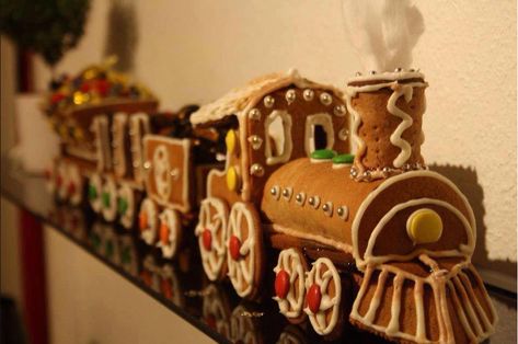 Cooking Cabbage, Solvang Bakery, Easy Gingerbread House, Gingerbread Castle, Gingerbread Train, Cool Gingerbread Houses, Make A Gingerbread House, Gingerbread House Designs, All Things Gingerbread