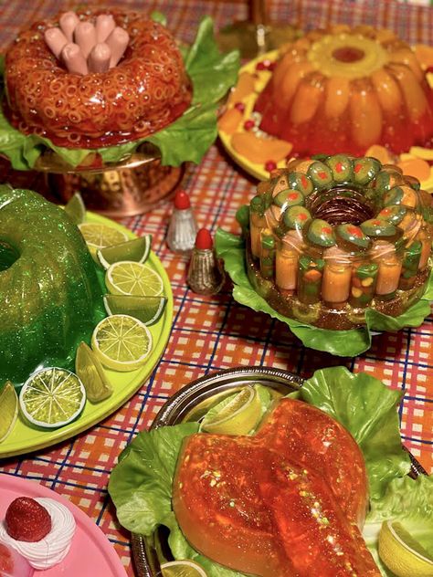 The great Jell-O renaissance: An old food makes new waves 70s Dinner Party, Birth At Home, 70s Food, Ugly Food, Jello Cake, Jello Salad, Jelly Cake, Jello Recipes, Jell O