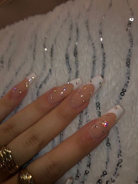 Nail Ideas For White Dress, Semi Nails Ideas, Nail Inspo Graduation, Grad Nails Acrylic, Simple Graduation Nails, Glittery French Tip Nails, White Graduation Nails, Glittery Nail Ideas, Graduation Nails Ideas