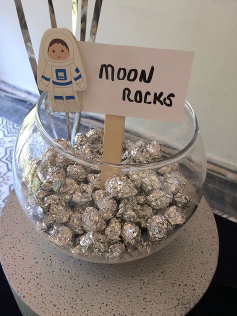 Moon Themed Party Favors, Mars Themed Birthday Party, Moon Themed Birthday Party Decorations, Two The Moon Table Decor, Two The Moon Party Ideas, 1st Trip Around The Sun Birthday Food, Shoot 4 The Moon Birthday, Two The Moon Party Favors, Two The Moon Food Ideas