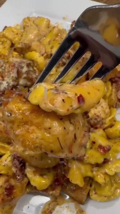 Marry Me Chicken Tik Tok, Marry Me Chicken Cheesy Tortellini, Mary Me Chicken Tortellini, Marry Me Chicken Tortellini Recipe, Marry Me Chicken Tortellini, Dredge Chicken, Frozen Tortellini, Tomatoes And Chicken, Cheesy Tortellini