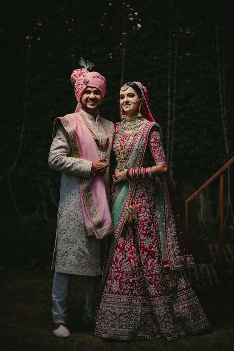 #atishbaziyaan – “When Architects Get Hitched”, Story Of Swati And Piyush Celebrating Life Journey Together! Wedding Outfits For Bride, Noor Mahal, Outfits For Bride, Marriage Poses, Bride Groom Photoshoot, Bride Groom Poses, Indian Bride Photography Poses, Indian Wedding Poses, Wedding Dresses Men Indian