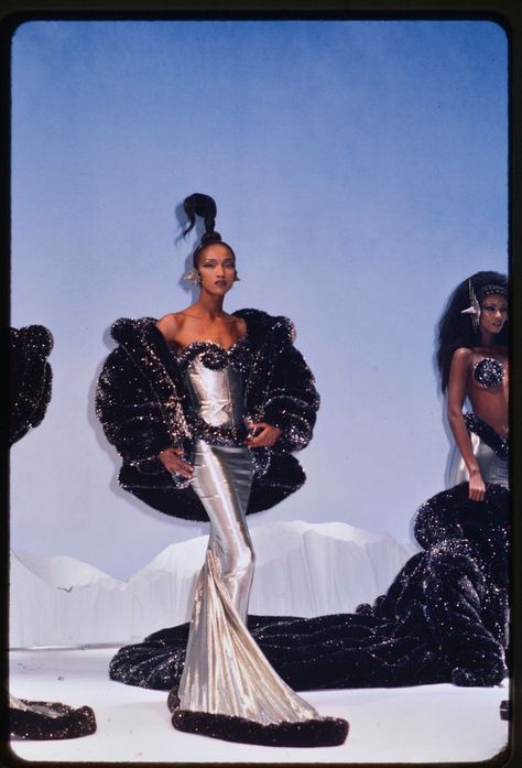 Thierry Mugler 80s, Icy Girl, Vintage Hollywood Glamour, High Fashion Dresses, Archive Fashion, Womenswear Fashion, Thierry Mugler, Kinds Of Clothes, Future Fashion