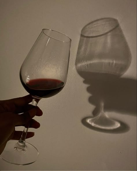 red wine glass cheers aesthetic pic with shadow play Glass Cheers Aesthetic, Cheers Aesthetic, Glass Apartment, Wine Pics, Sweet Red Wines, Glass Photography, Cute Mobile Wallpapers, Wine Photography, Studio Photography Poses