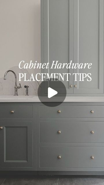 Jennifer Gizzi on Instagram: "Let’s talk hardware placement! There really is no “wrong” way - it’s all about personal preference.   That doesn’t make the decision any easier - so if you are looking for a little guidance, save this Reel for later! These 3 general placements will give an overall look and feel based on the style you are wishing to achieve. Hope this helps!! 🙌  Comment “jig” and I’ll send you a link to my favorite jig for installing hardware!  . . . .  #cabinets  #customcabinets  #cabinethardware #interiordesign" Knob Placement On Cabinets, Shaker Cabinet Hardware Placement, Cabinet Hardware Placement Guide, Shaker Cabinet Hardware, Cabinet Hardware Placement, 2024 Kitchen, Traditional Cabinets, Shaker Cabinets, Drawer Hardware