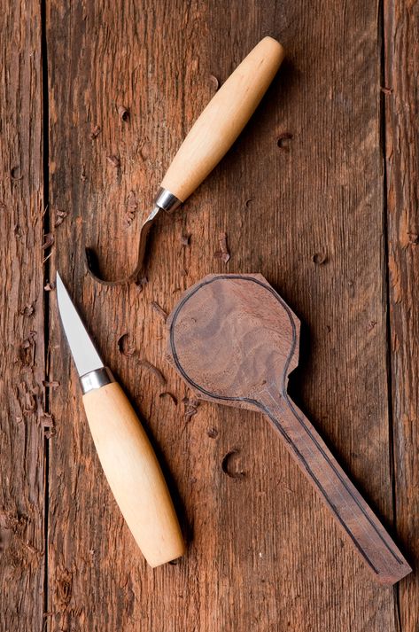 Wood Spoon Carving, Woodworking Logo, Building Furniture, Woodworking For Kids, Learn Woodworking, Woodworking Workshop, Wooden Utensils, Beginner Woodworking Projects, Woodworking Jigs